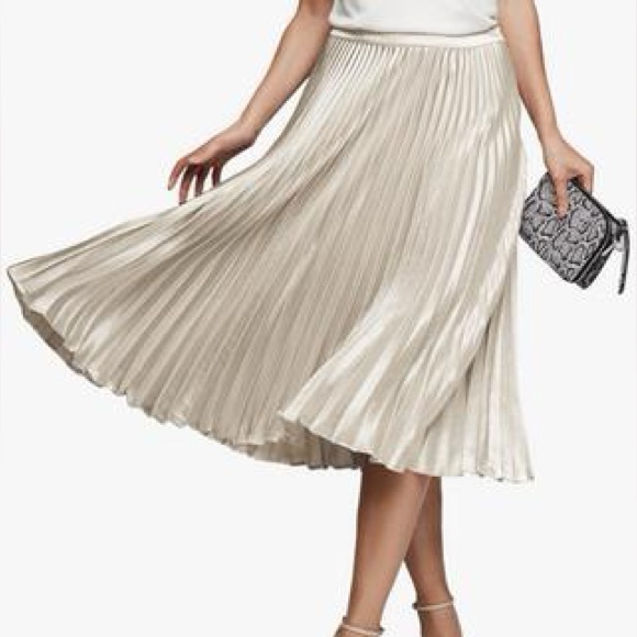 St. John Dresses & Skirts - NEW ST. JOHN Elegant Cream Pleated Skirt High Waist Silk Blend Flowy Sz Large